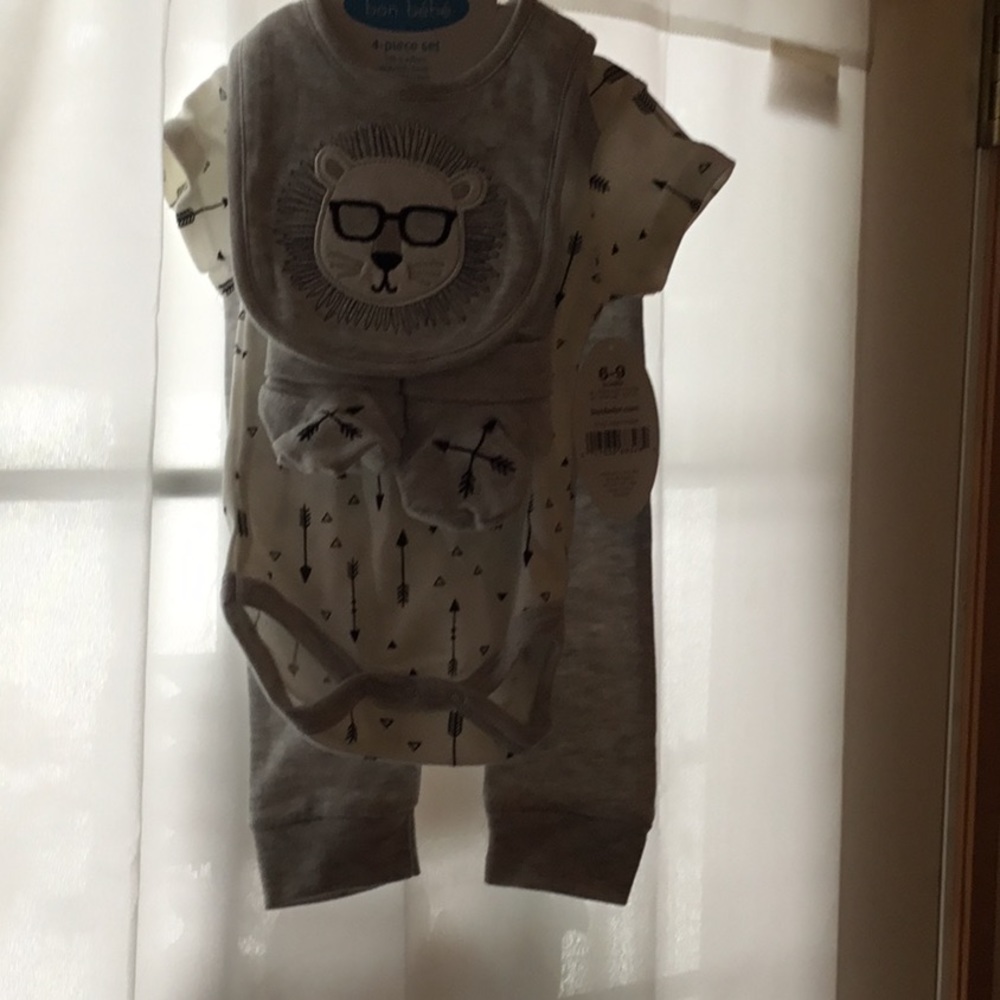 4 pieces boys out fit new